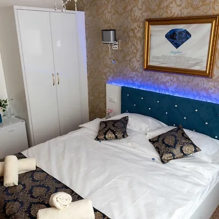 Apartment Golden House Warna