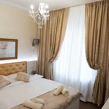 Apartment Golden House Warna