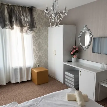 Golden House Apartment *