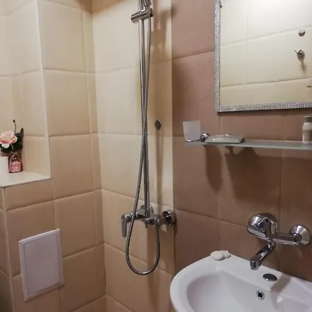 Golden House Apartment *