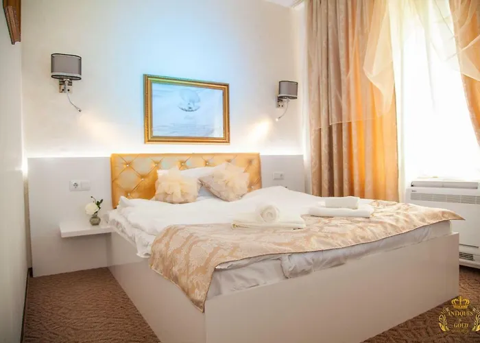 Golden House * Warna