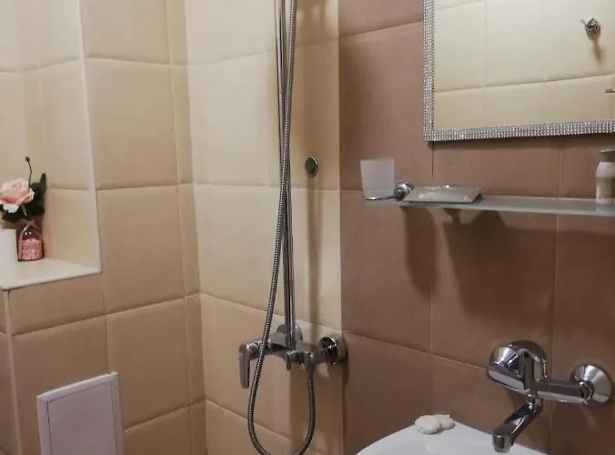 Golden House Apartment *