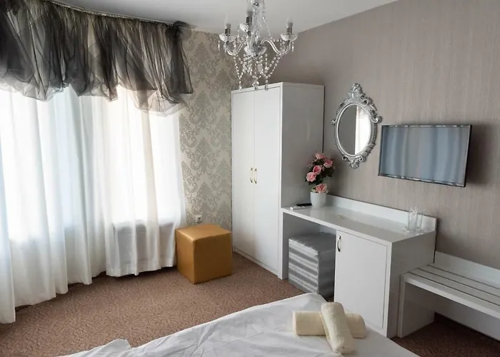 Golden House Apartment *